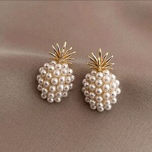 GOLD PEARL PINEAPPLE STUD EARRINGS